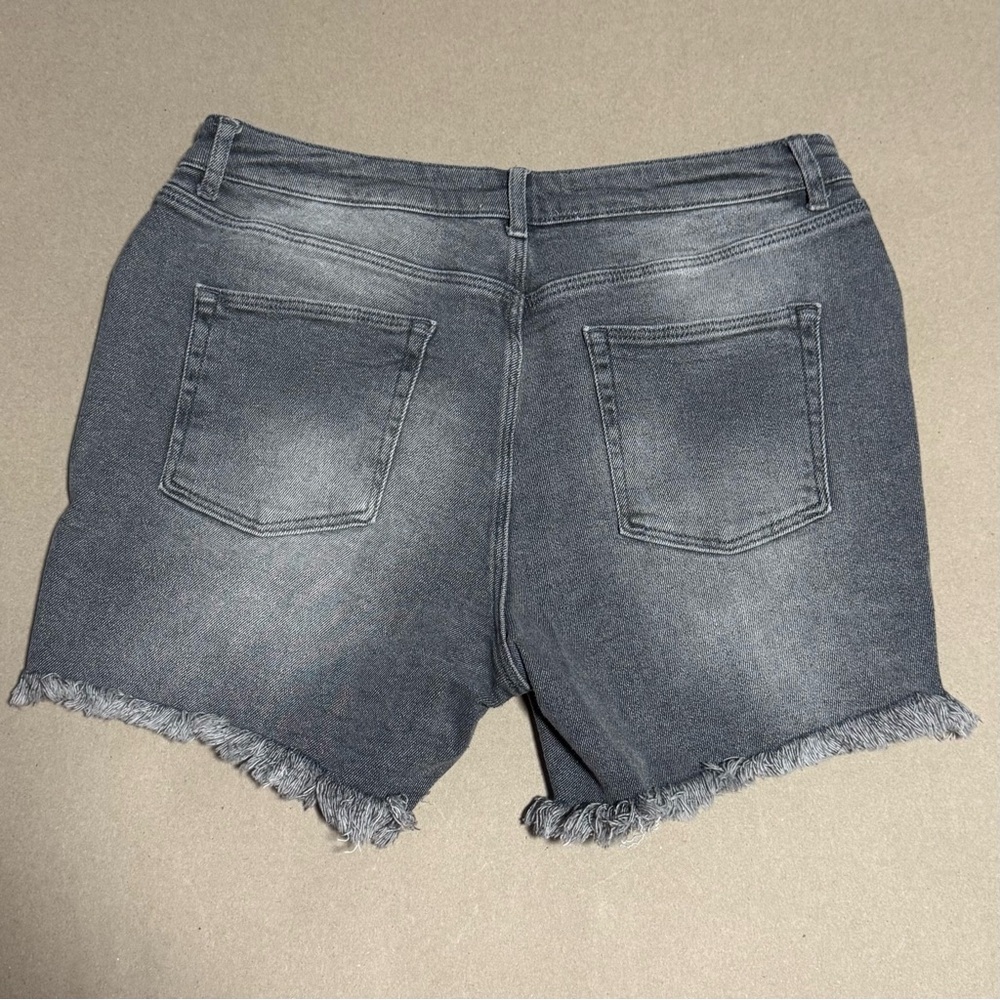 ASOS DESIGN MENS shorter length denim shorts in gray with rips and raw hem - Picture 2 of 6